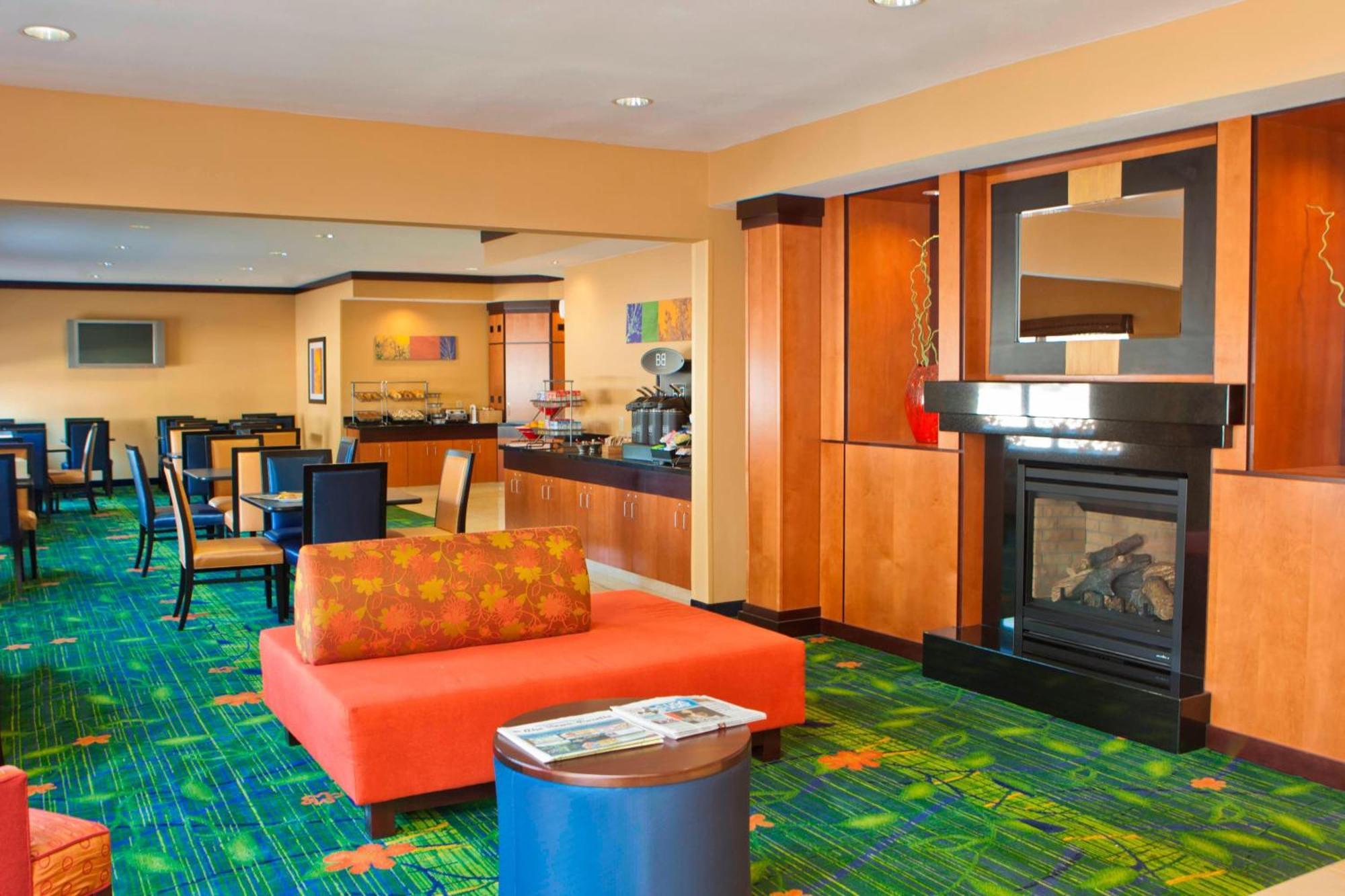 Fairfield Inn & Suites By Marriott Champaign Étterem fotó