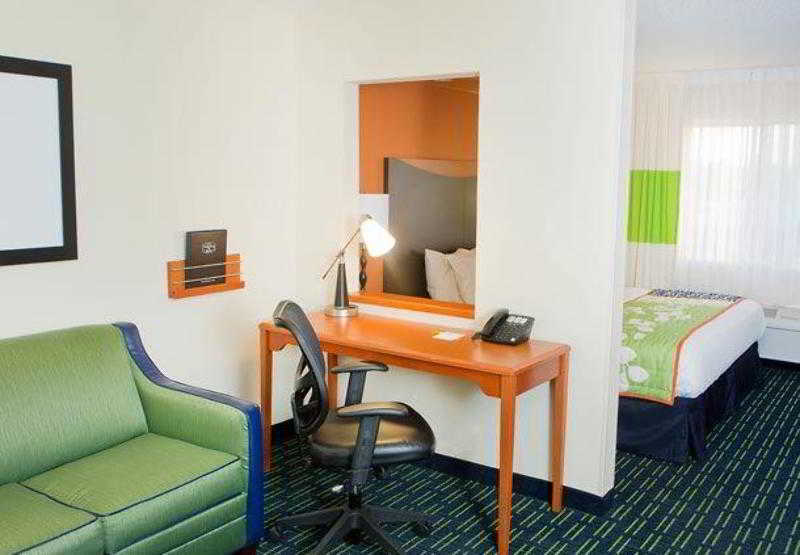 Fairfield Inn & Suites By Marriott Champaign Szoba fotó